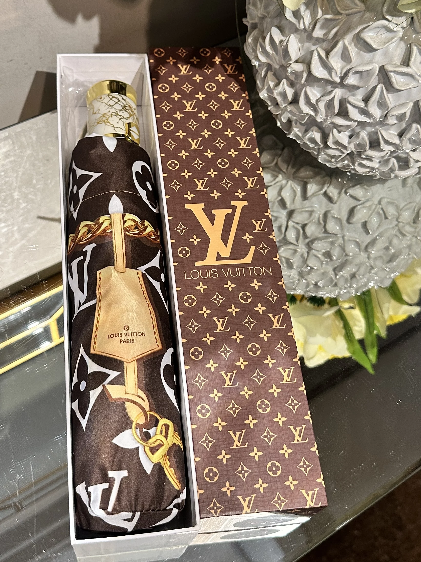 Fantastic Large Louis Vuitton Umbrella with logo, Wood handle